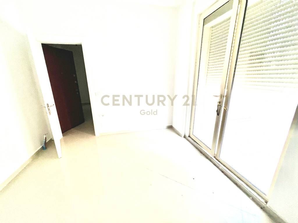 PER SHITJE APARTAMENT 2+1+2+VERANDE!
