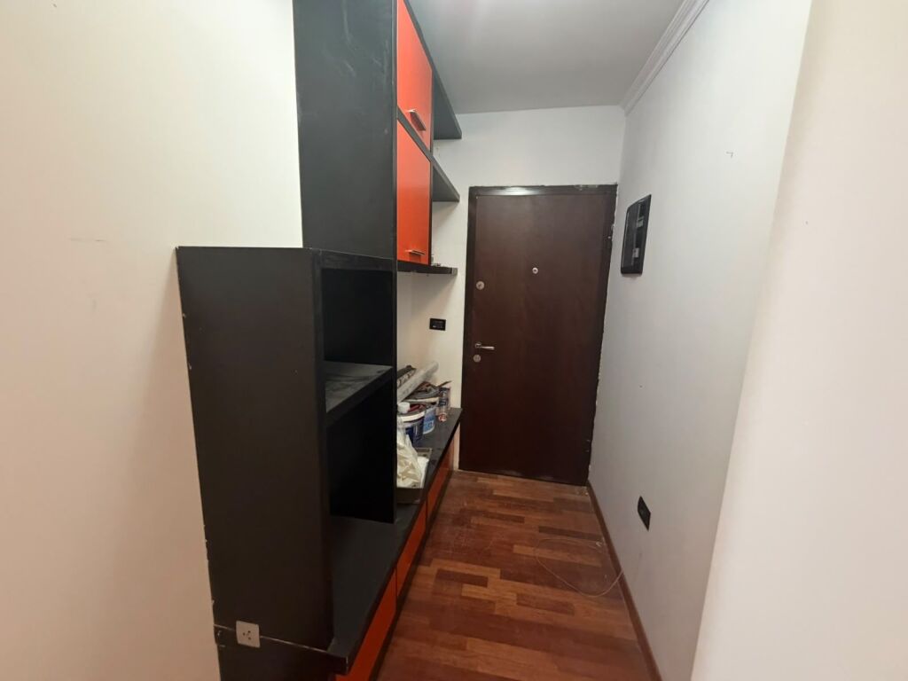 Jepet 1+1te Vasil Shanto mobiluar kat 3 pa ashensor  650 eu