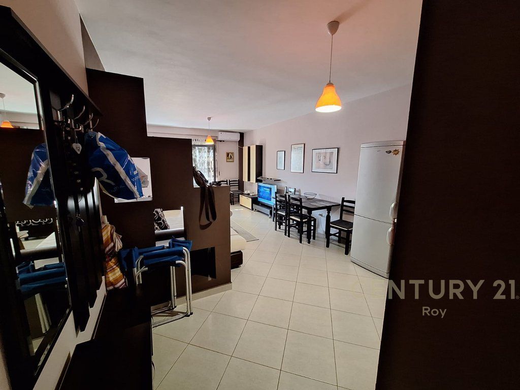 Jepet Apartament 1+1 me Qera ne Shkemb te Kavajes ,Vija e Pare me Detin!!..