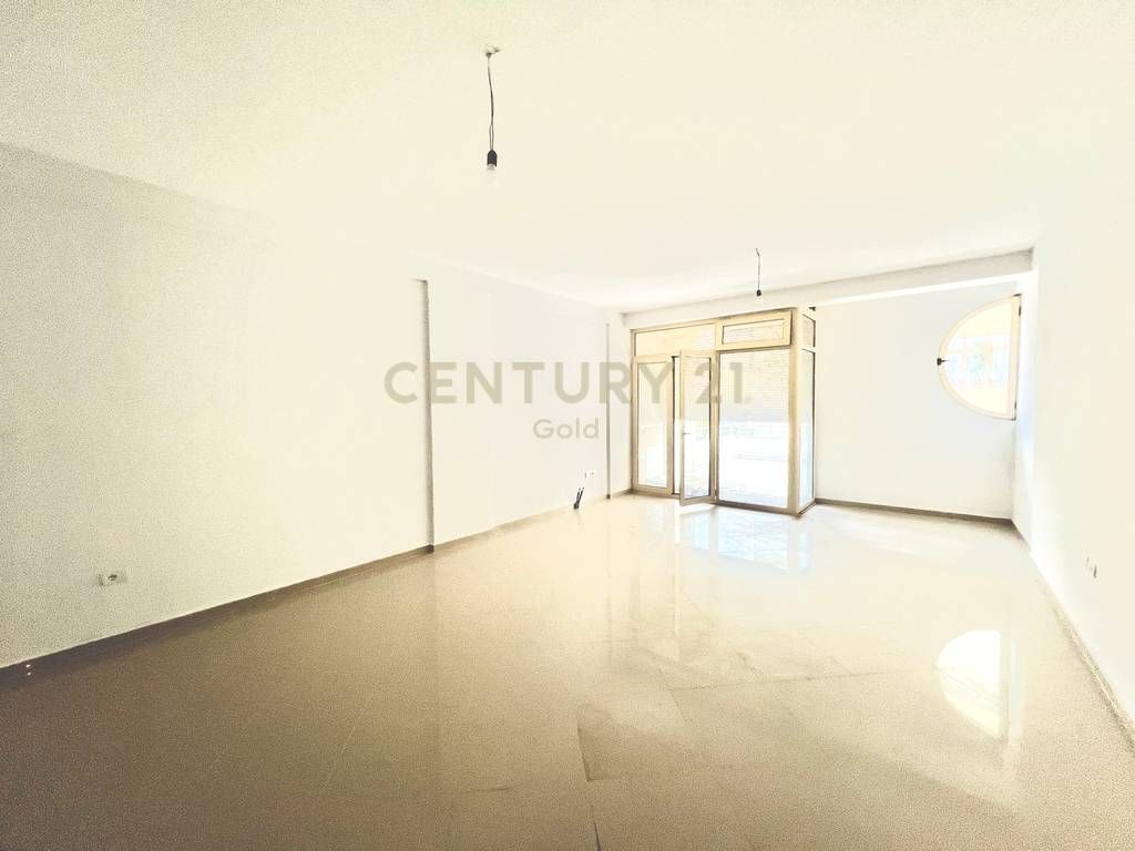 PER SHITJE APARTAMENT 2+1+2+VERANDE!