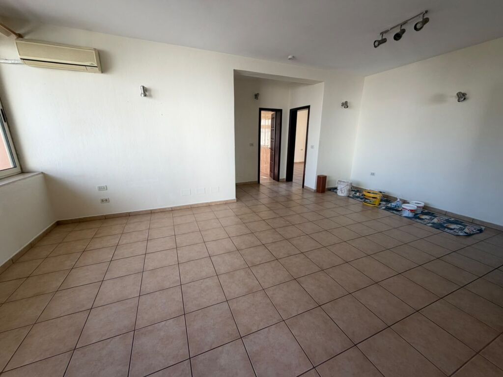 Villa su 3 piani in affitto | Kodra e Priftit