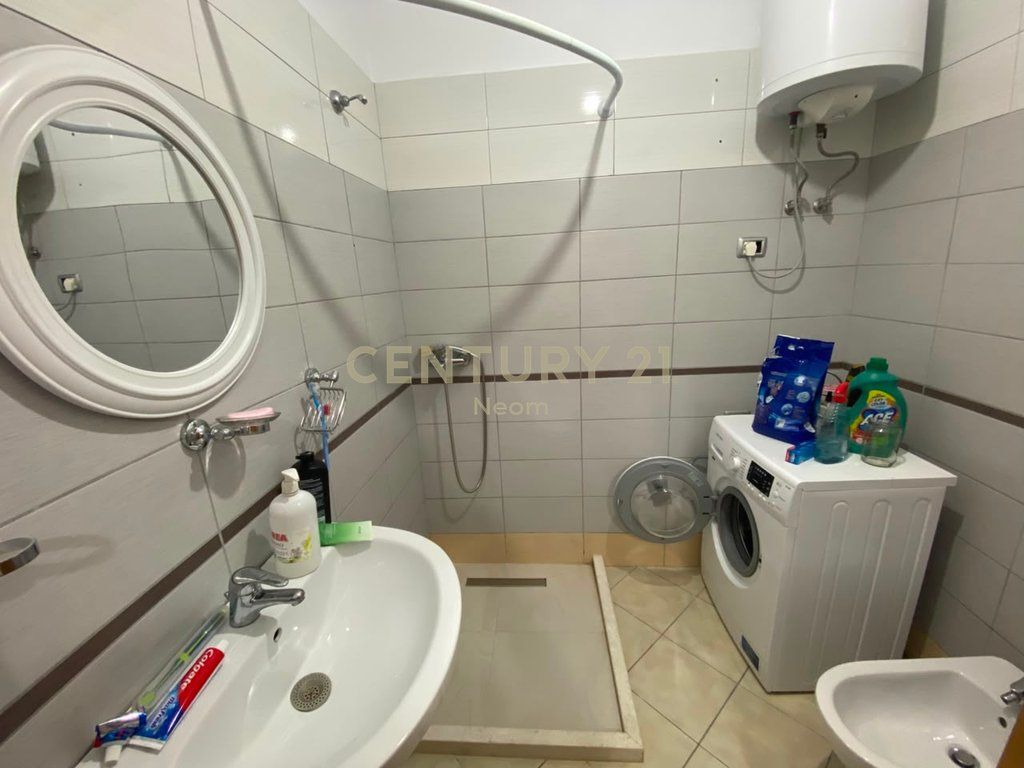 Jepet me Qira Apartament 2+1 te Liqeni i Thate