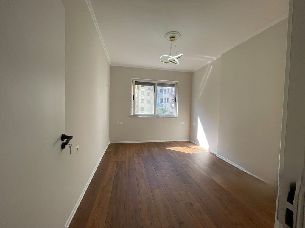 VENDESI APPARTAMENTO 1+1 A YZBERISHT VICINO A NELA 6 . 11,200,000 Lekë