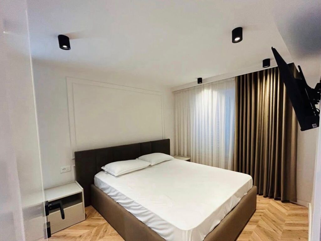 Apartament me qera Rruga Bajram Allaraj pranë Kompleksit Grand ID 5737