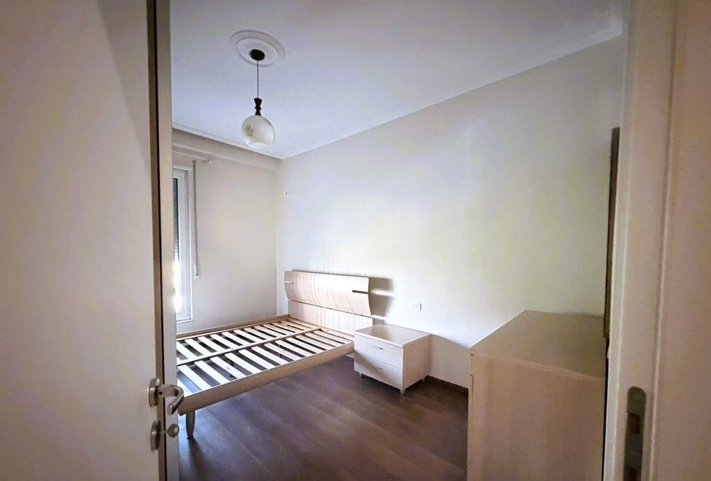 Apartament 2+1 Me Qira në Komunën e Parisit, Tiranë !