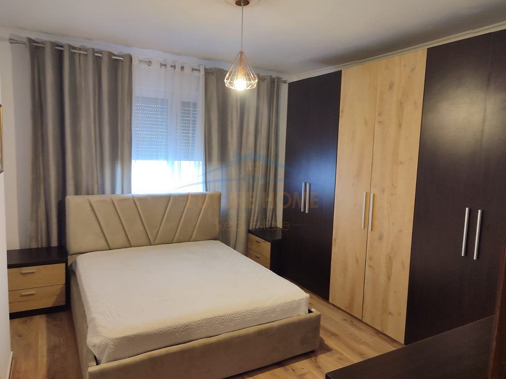 Qera, Apartament 1+1, Komuna e Parisit, Tiranë