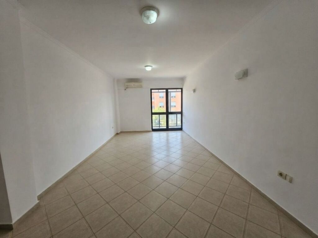 Shitet, Apartament 1+1, Rruga Kavajes, Tirane