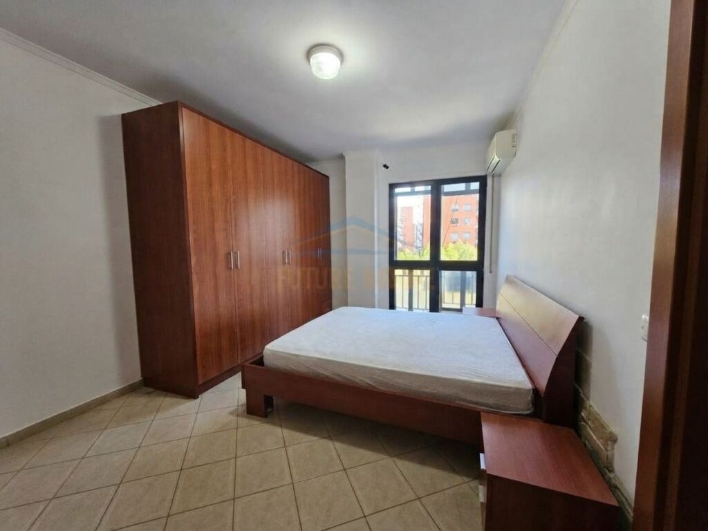 Shitet, Apartament 1+1, Rruga Kavajes, Tirane