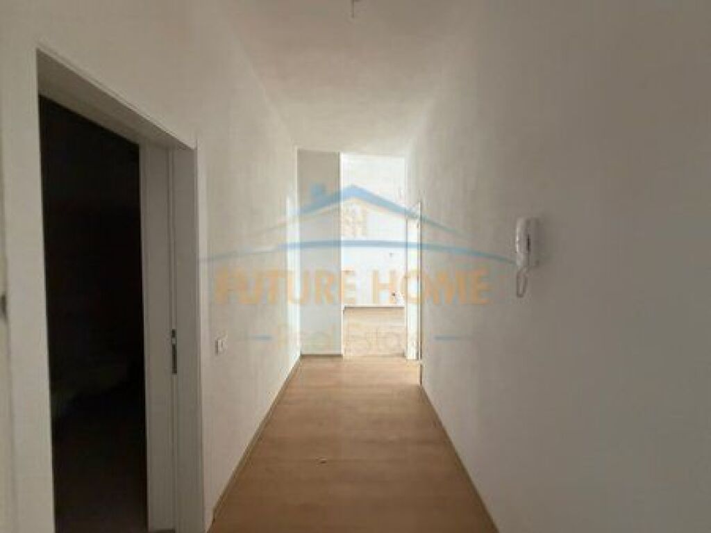 Shitet, Apartament 2+1+2, Porta e Re, Sauk.