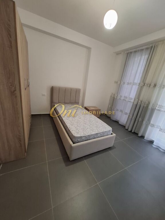 RRUGA 5 MAJI APARTAMENT PER QERA 3+1