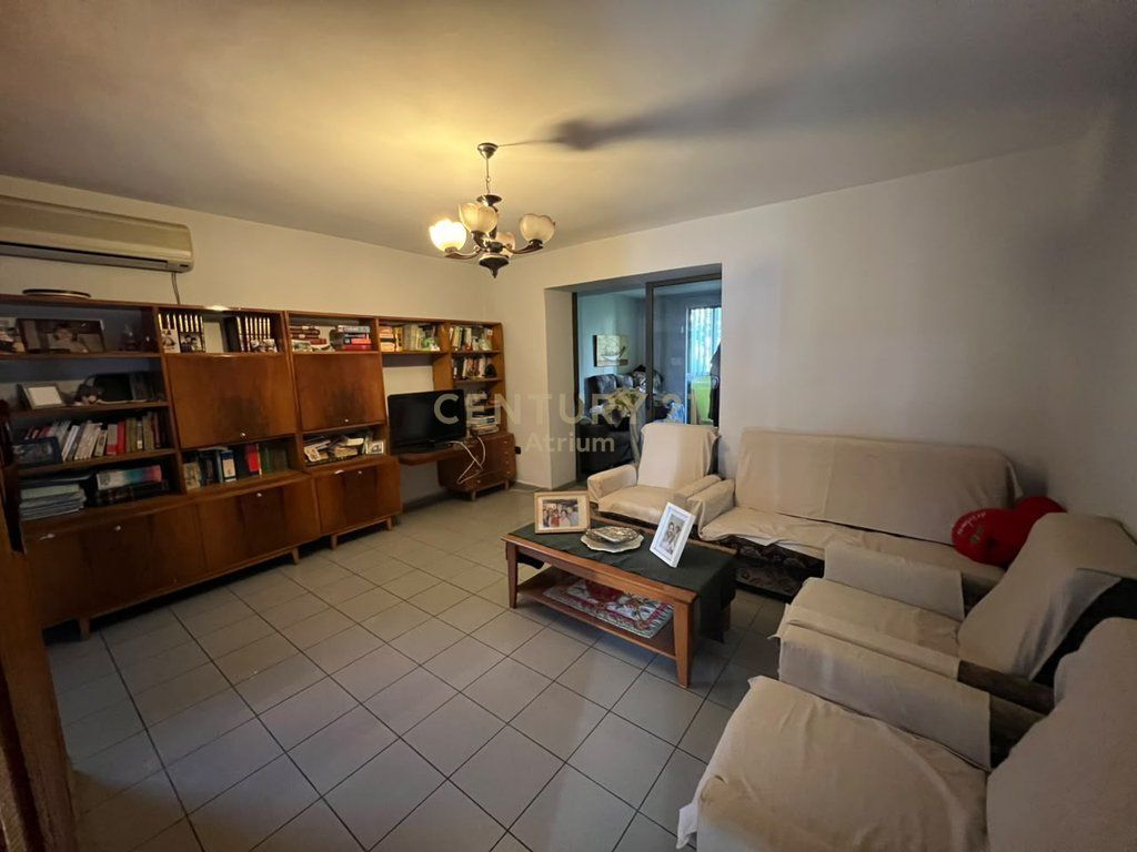 Apartament 4+1+3+2 Ballkone per shitje te Ali Demi
