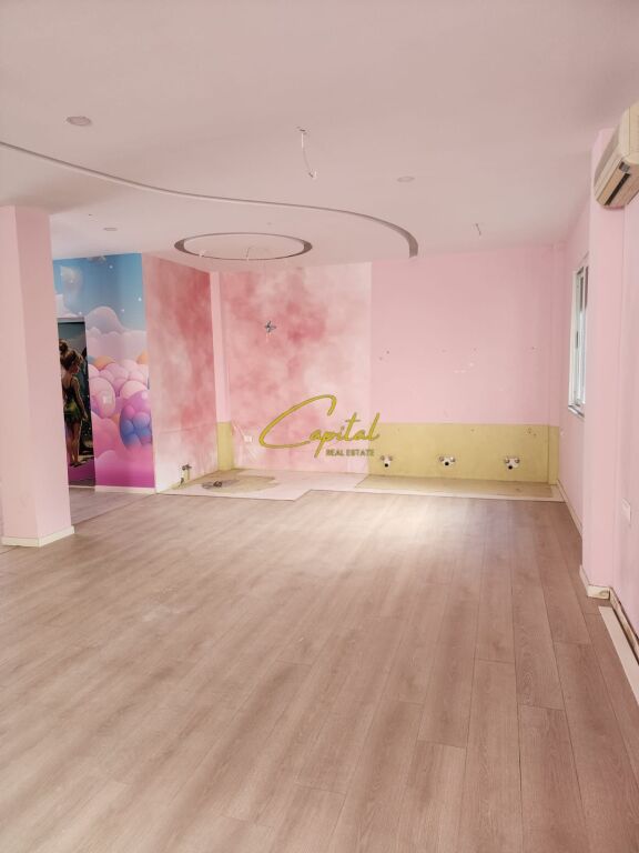 UFFICIO IN AFFITTO 112 M2 CENTRO 90.000 LEKE
