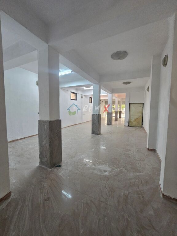 🏢 JEPET ME QIRA AMBIENT BIZNESI – RR. MUJO ULQINAKU, DURRËS