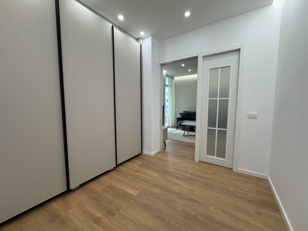 Shitet ,Apartament 1+1, Komuna e Parisit, Tirane