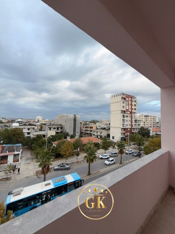 SHITET APARTAMENT 2+1 I SAPO RESTAURUAR URA DAJLANIT PLAZH DURRES