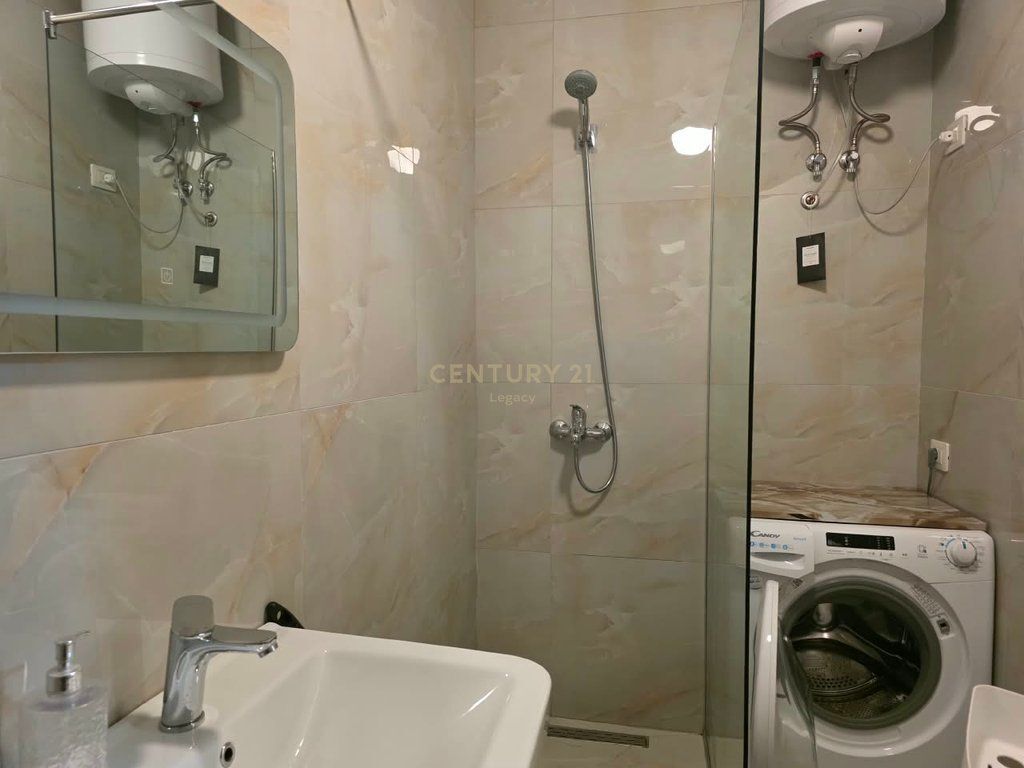 Jepet me qira apartament 1+1 – Kompleksi Kontakt, Tiranë