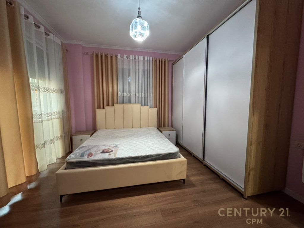 Apartament 2+1 + post parkimi me qira tek rruga 5 maj!