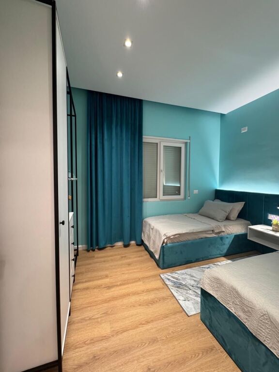 Apartament modern me dy dhoma gjumi për qira Lungomare Vlora