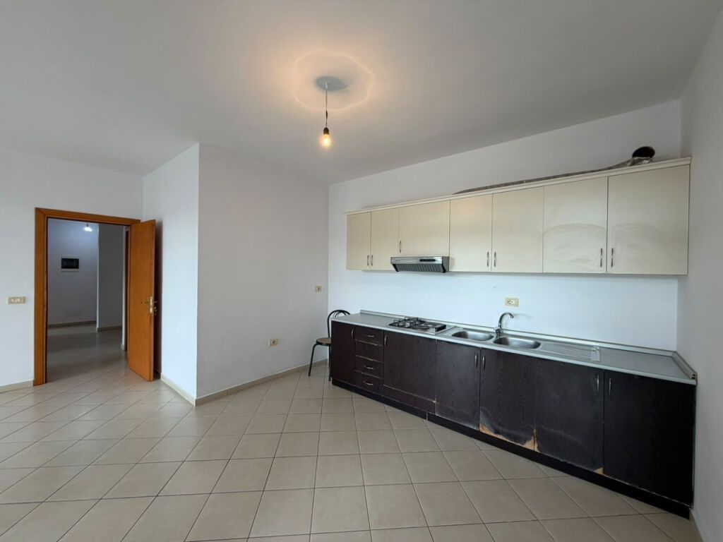 Apartament 2+1 per shitje ne Astir.