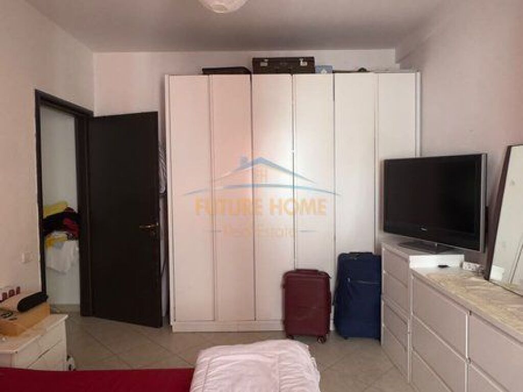 Shitet, Apartament 2+1+2 Poste Parkimi, Kodra e Diellit, Tiranë