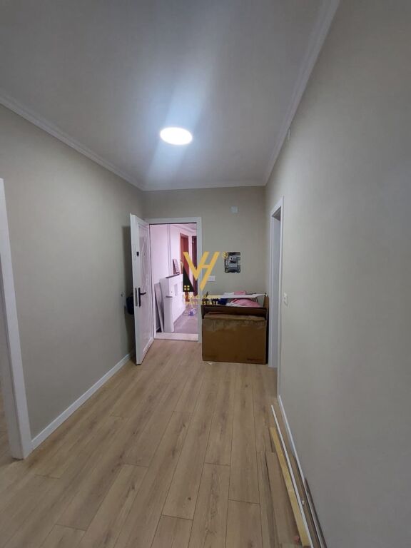 JEPET APARTAMENT 2+1 ME QERA TE ALI DEMI 80.000 LEKE