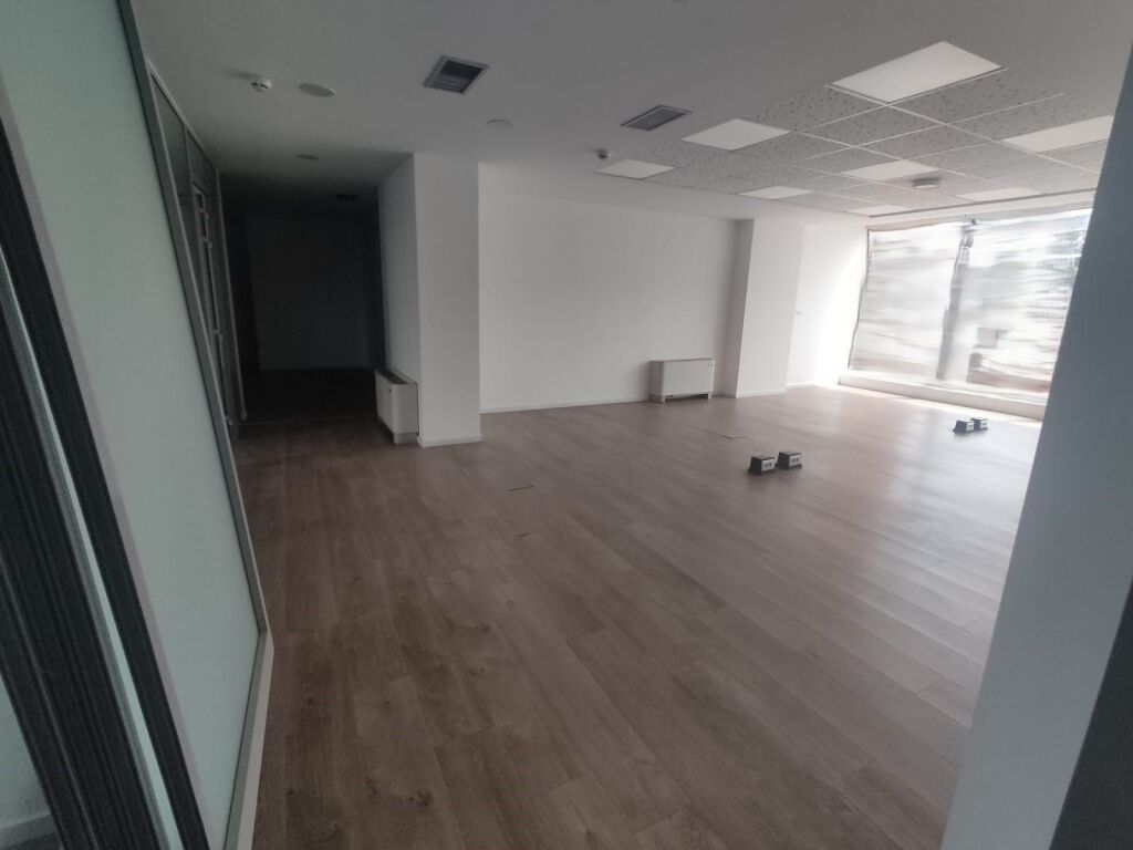 Locale commerciale in affitto in Via Elbasan. ID 5738
