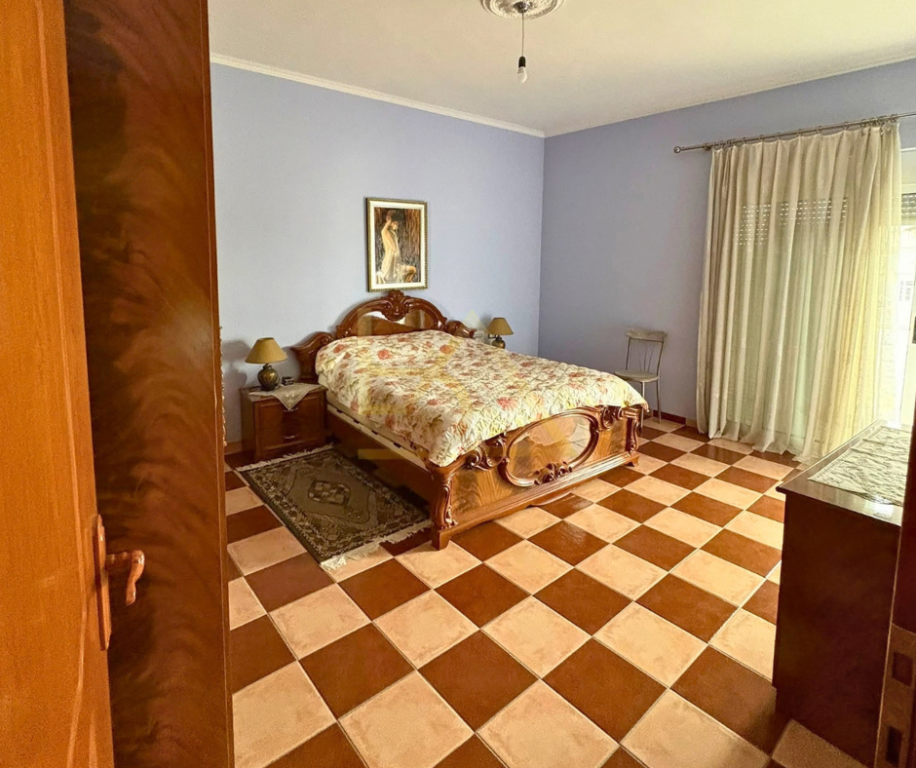VILLA IN VENDITA – FIER