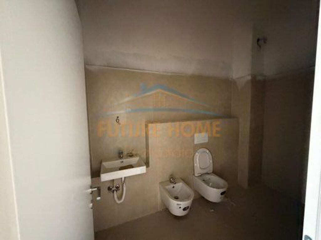 Shitet, Apartament 2+1+2, Porta e Re, Sauk.