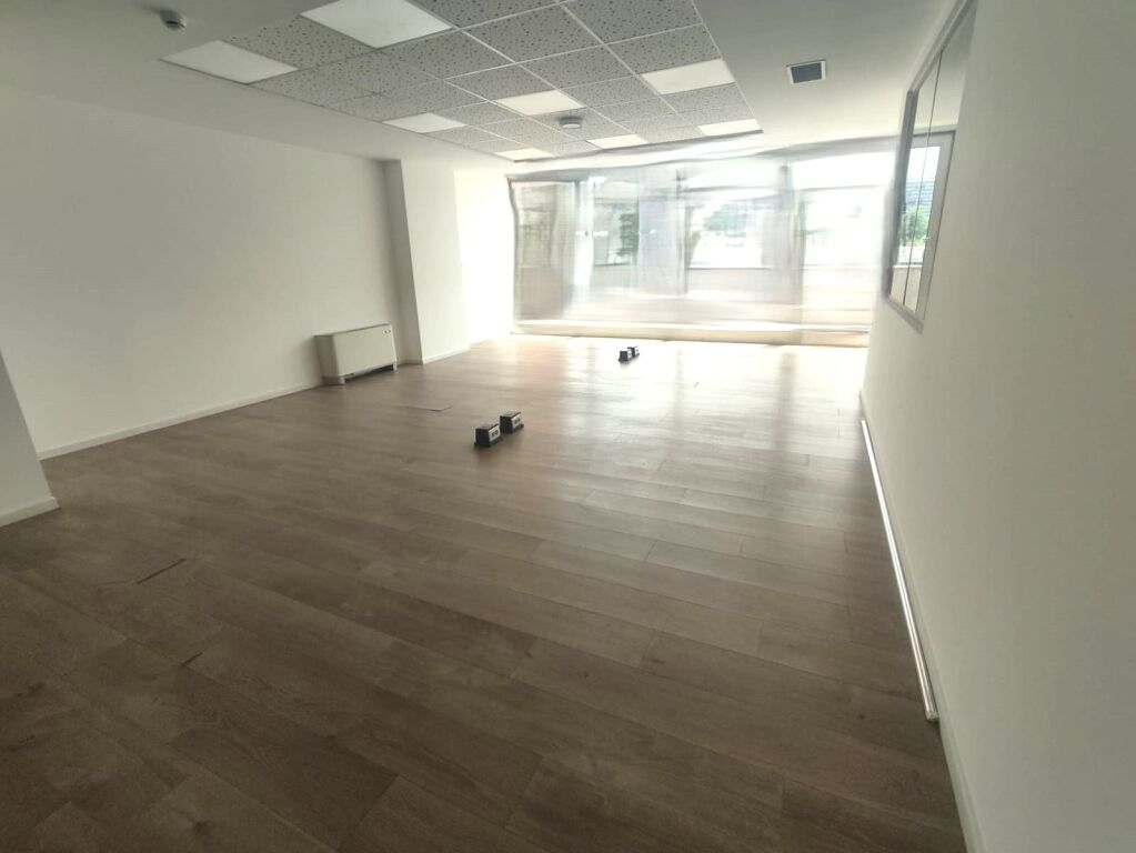 Locale commerciale in affitto in Via Elbasan. ID 5738