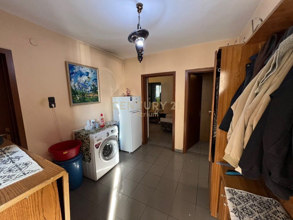 Apartament 4+1+3+2 Ballkone per shitje te Ali Demi