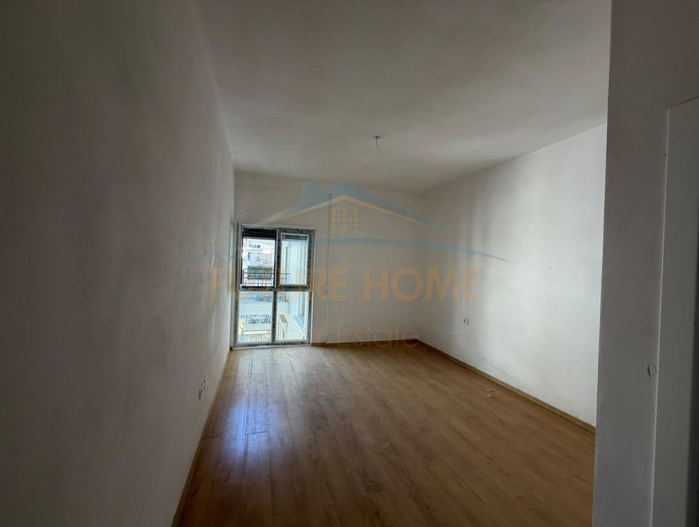 Qira, Apartament 2+1+2, Porta e Re, Sauk.