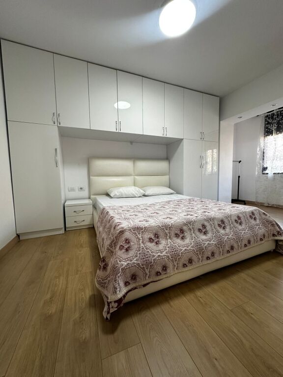 Jepet 1+1 mobiluar Myslym Shyri 60000 lek