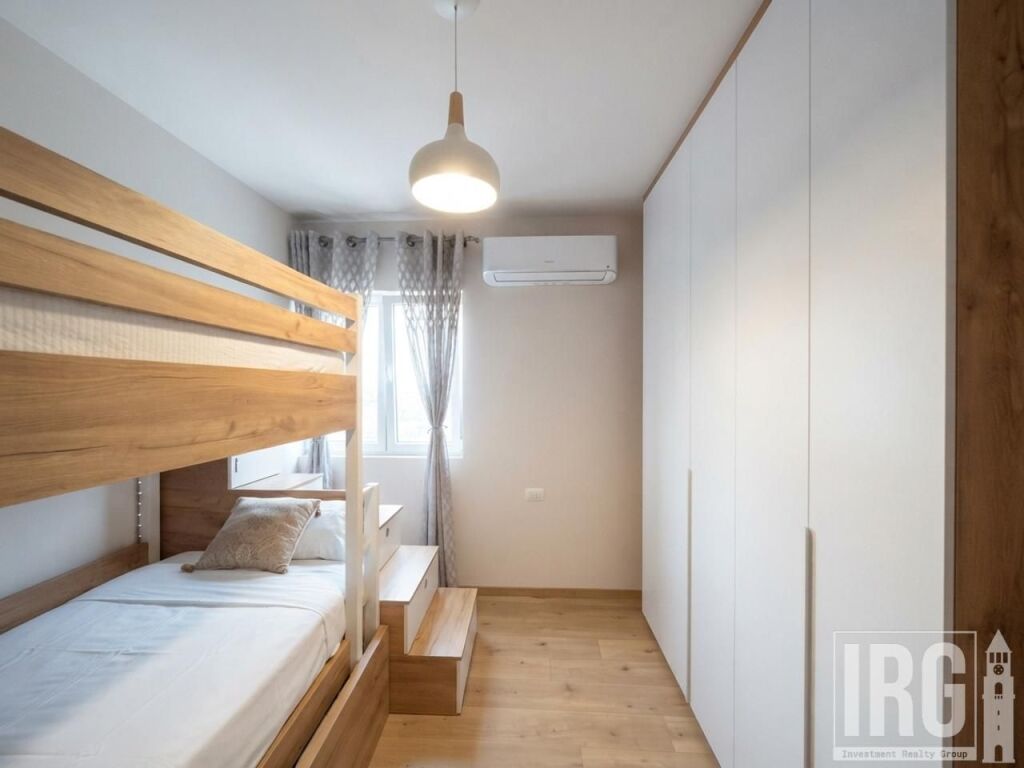 Shitet apartament 2+1 te ish fusha e Aviacionit.