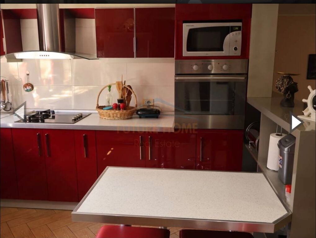 Jepet apartament 2+1+3+Post Parkimi me qira tek ish Fusha e Aviacionit , Inxhinieria e Ndertimit , Zogu i Zi .