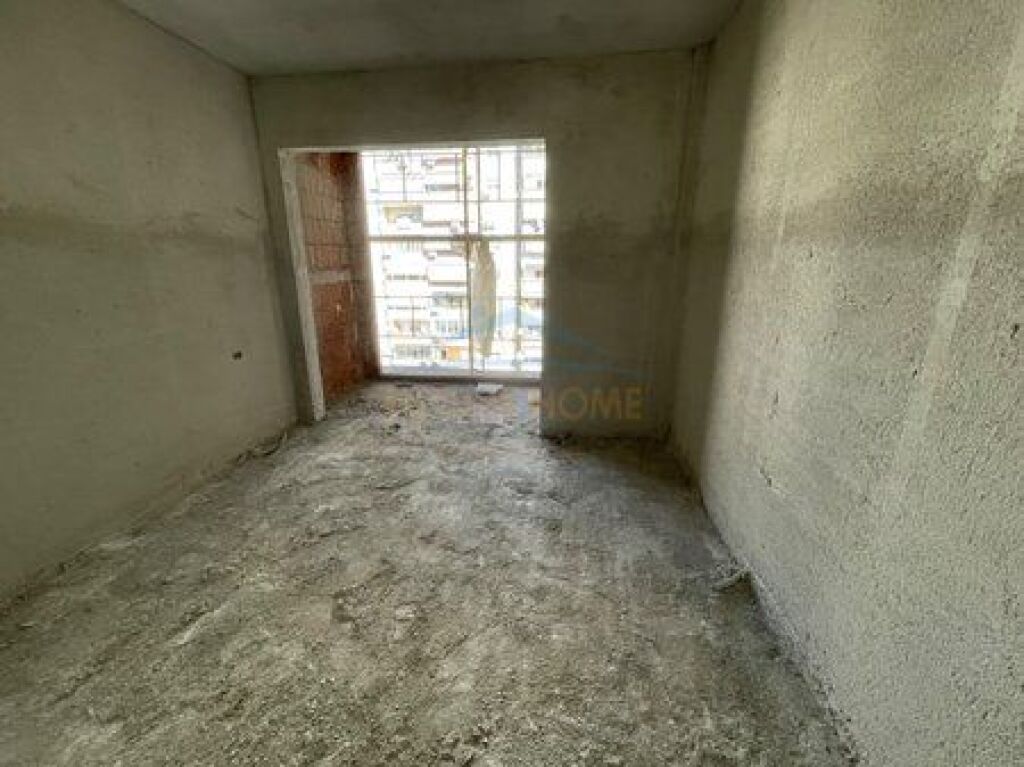 Shitet, Apartament 1+1, ish Fusha e Aviacionit, Tirane.