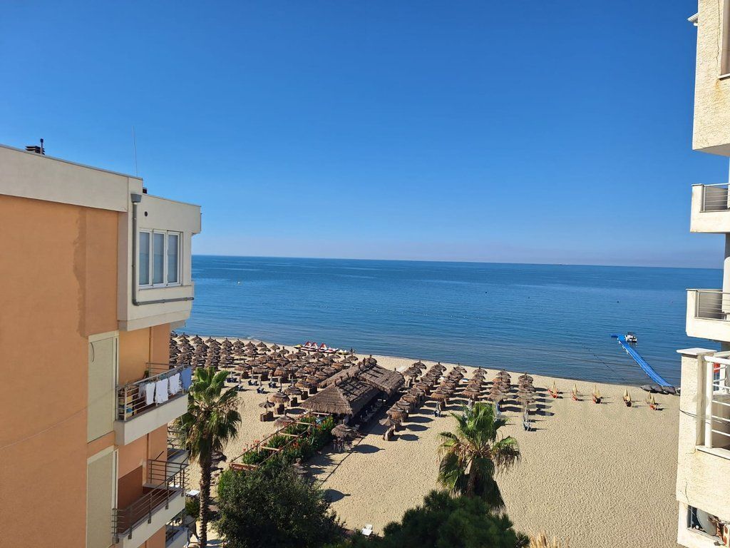 Jepet Apartament 1+1 me Qera ne Shkemb te Kavajes ,Vija e Pare me Detin!!..