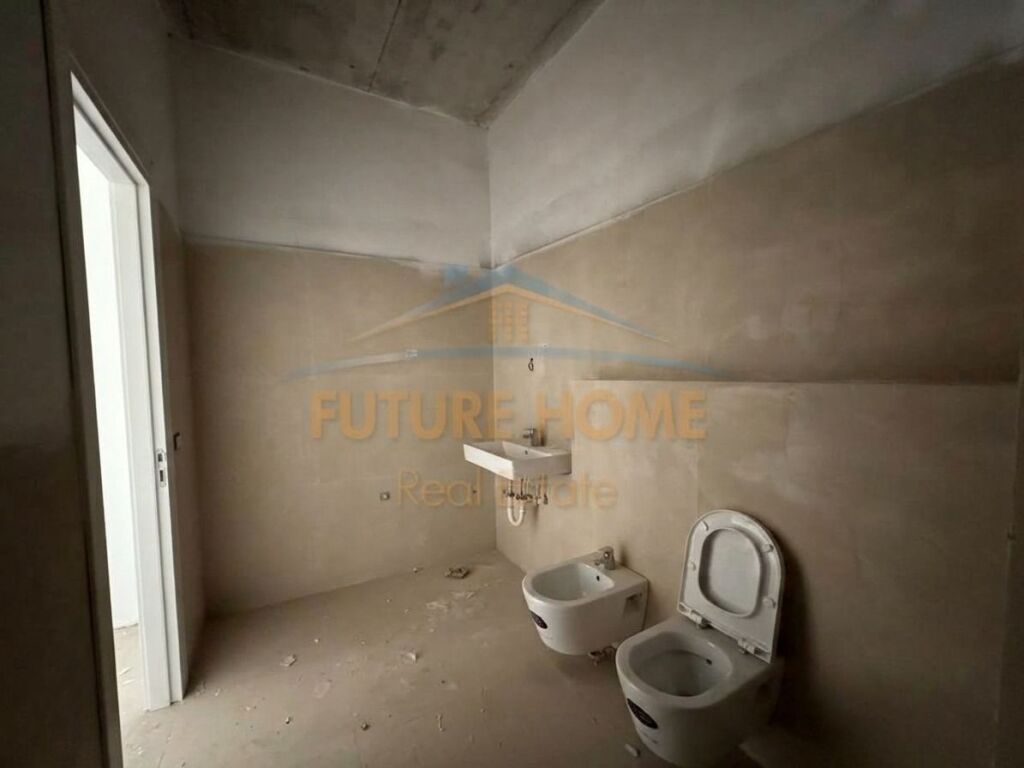 Shitet, Apartament 2+1+2, Porta e Re, Sauk.