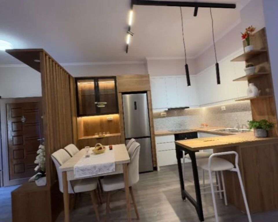 Appartamento 2+1+2 in affitto situato in Rruga e Kosovareve, vicino a Lake View Residence, Lago Artificiale.