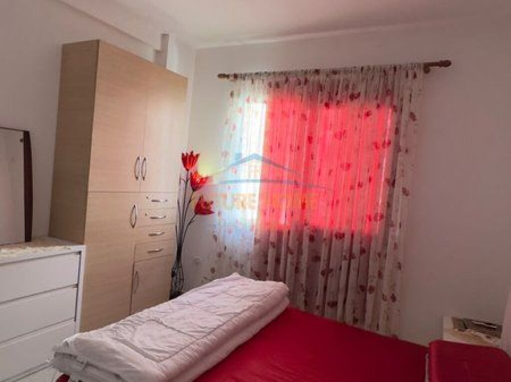 Shitet, Apartament 2+1+2 Poste Parkimi, Kodra e Diellit, Tiranë