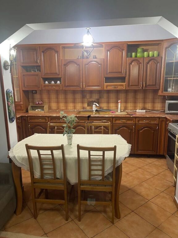 APARTAMENT ME QERA 3+1 OXHAKU 55.000 LEKE FH-96484