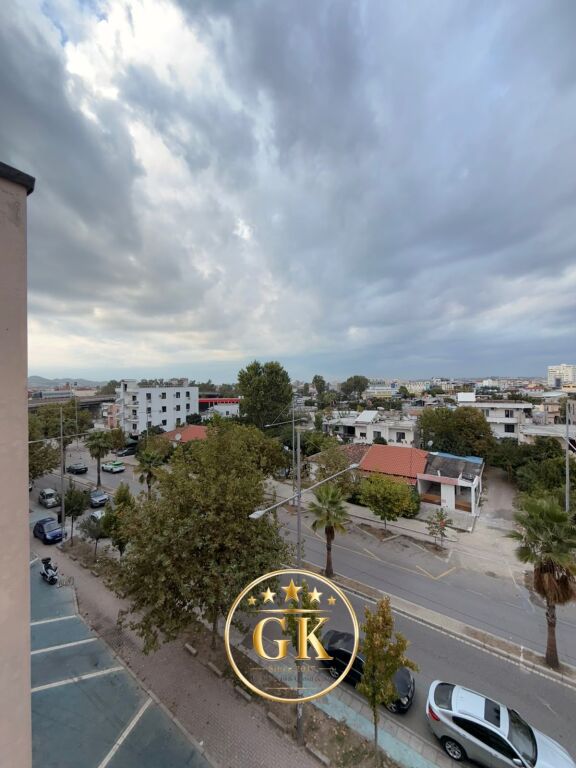 SHITET APARTAMENT 2+1 I SAPO RESTAURUAR URA DAJLANIT PLAZH DURRES