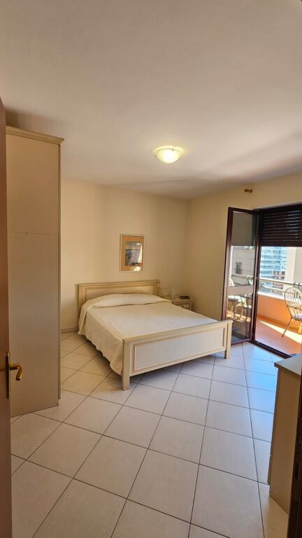 SHITET APARTAMENT 2+1 - QENDER, RRUGA BARRIKADAVE