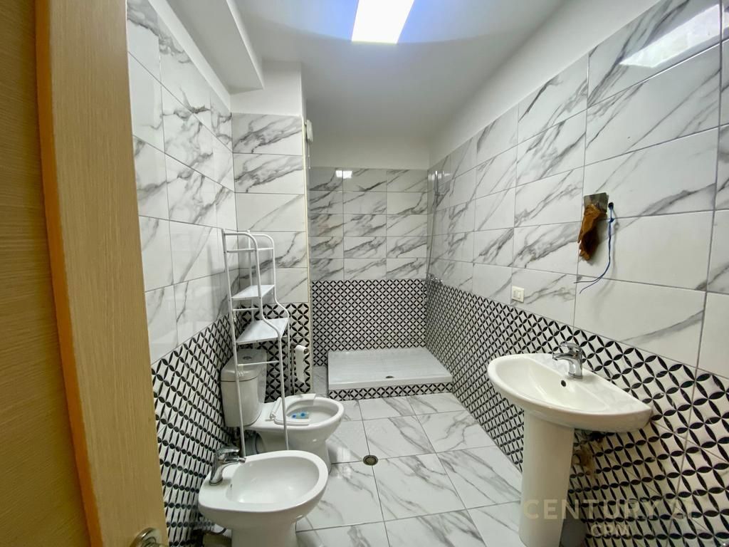 PRANE KOPSHTIT BOTANIK JAPIM ME QIRA APARTAMENT 2+1+2 ME POST PARKIMI DHE DEPO