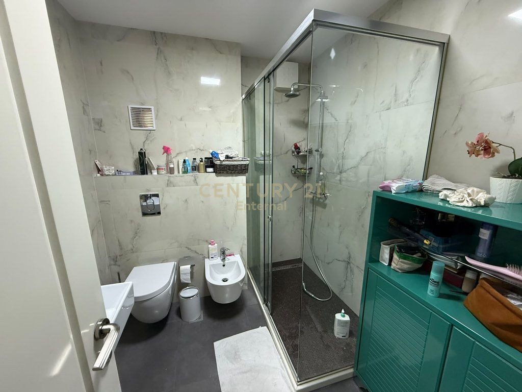 🏡 SHITET APARTAMENT 2+1+2 Me 2 Poste Parkimi + Verande tek rruga e Kosovareve