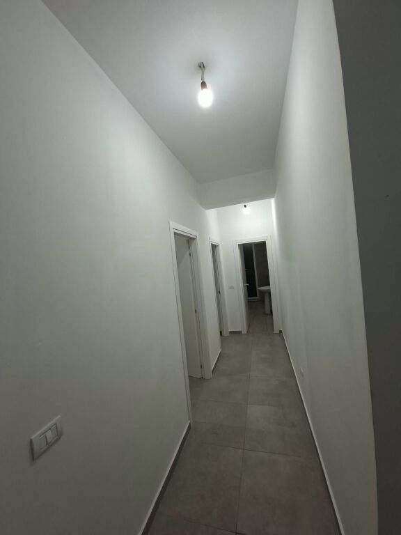 Jepet me qira 2+1 Bosh Rruga 5 Maji 45.000 leke