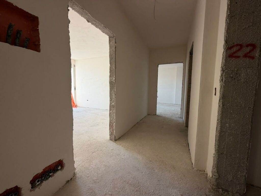 Shitet Apartamet 2+1 Paskuqan