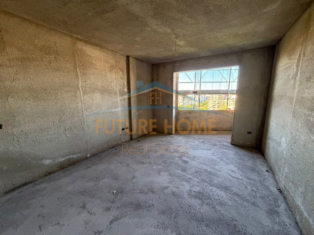 Shitet, Apartament 3+1+2, Colonnade Building, Rruga Dritan Hoxha.
