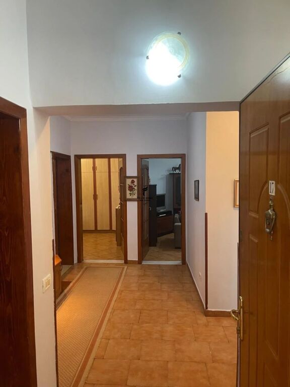 APARTAMENT ME QERA 3+1 OXHAKU 55.000 LEKE FH-96484