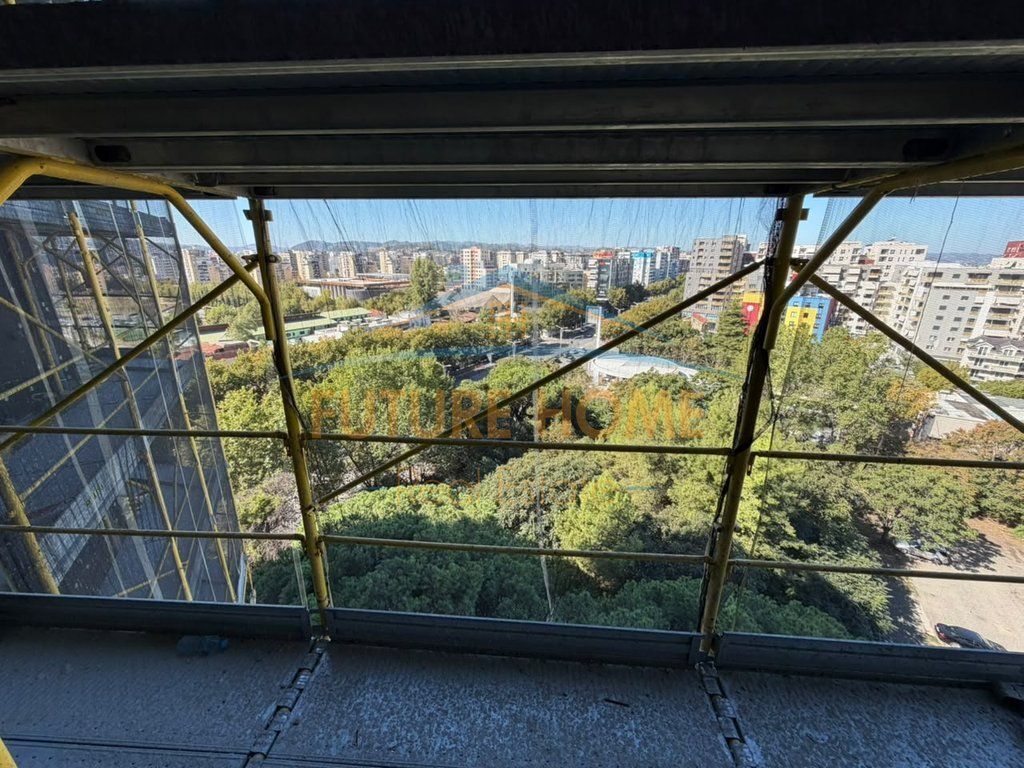 Shitet, Apartament 3+1+2, Colonnade Building, Rruga Dritan Hoxha.
