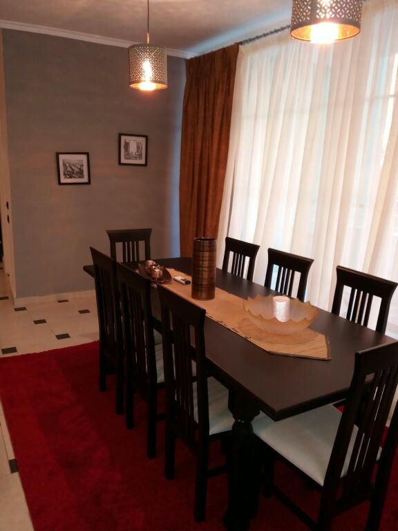Jepet apartament 3+1 me qira tek Komuna e Parisit , prane Kristal Center .